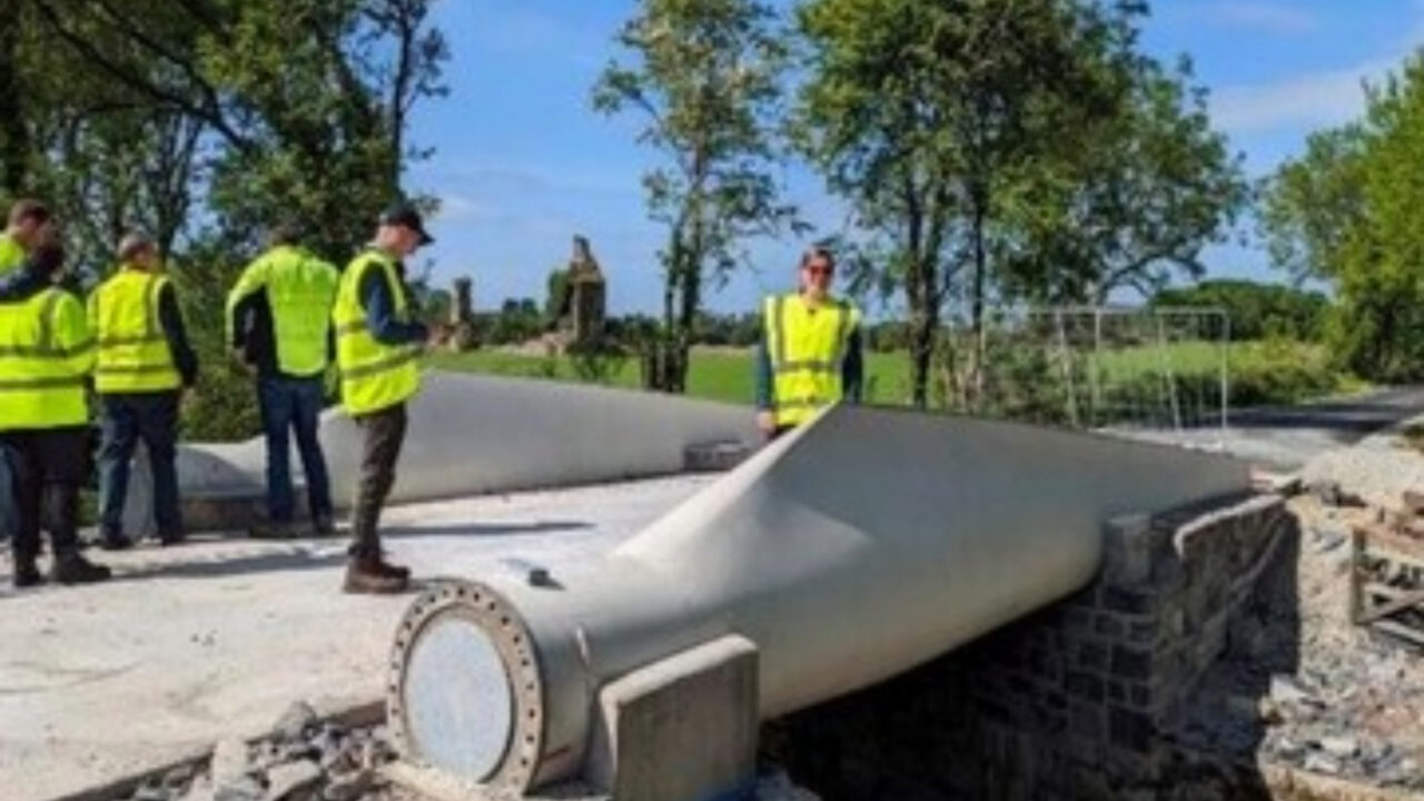 As pás das turbinas eólicas são a única parte da máquina que os ferros-velhos não aceitam em Atlanta, construíram a primeira ponte nos Estados Unidos que as recicla como vigas de carga