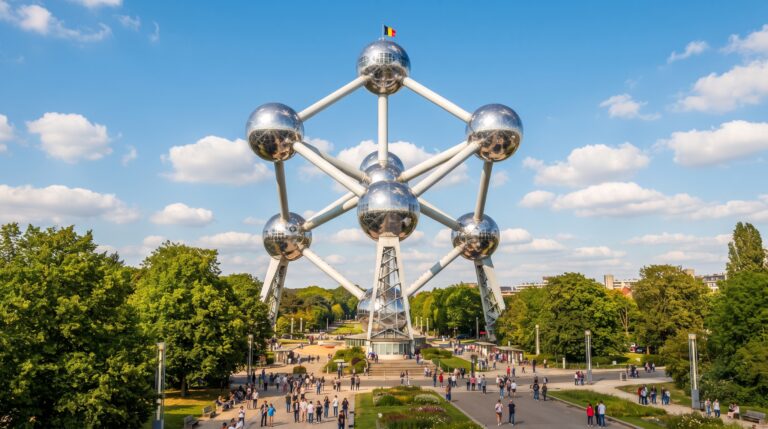 A arquitetura e as curiosidades do monumento Atomium em Bruxelas