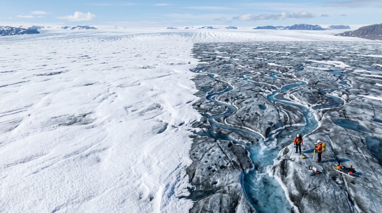 Uma camada de neve sumiu e revelou no Canadá um desenho de canais de água que parece uma impressão digital gigantesca vista do espaço