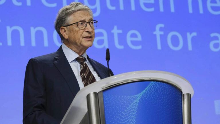 Bill Gates faz alerta sobre IA e diz que empresas não podem se regular sozinhas