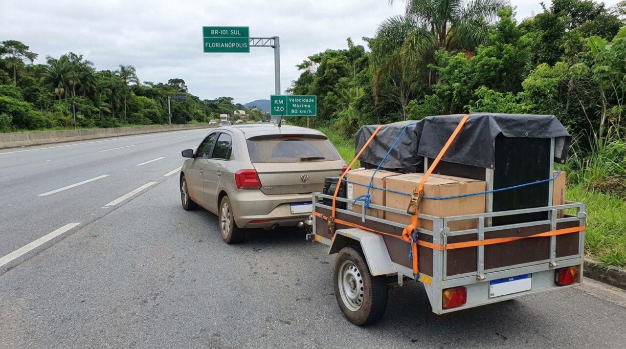 Todos os motoristas que dirigem carros com reboque precisam conhecer estas regras antes de pegar a estrada