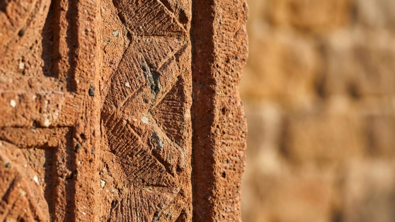 Onze igrejas não foram construídas sobre a montanha, foram escavadas para baixo até surgirem inteiras dentro da rocha na Etiópia medieval