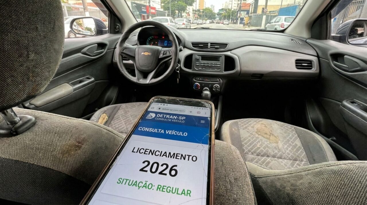Motorista baixa o CRLV no começo do ano e descobre durante a blitz que o documento não vale mais e está mostrando o exercício anterior