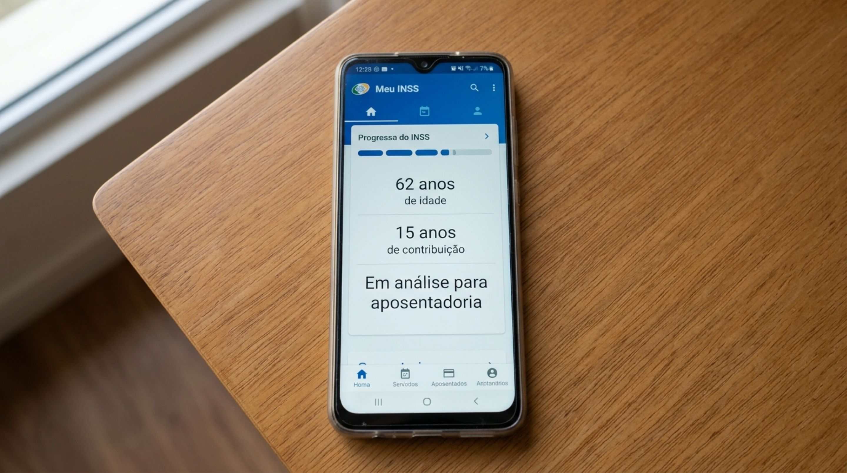 Tenho 62 anos e 15 anos de contribuição, isso basta para me aposentar pelo INSS ou algo ainda pode barrar o pedido?