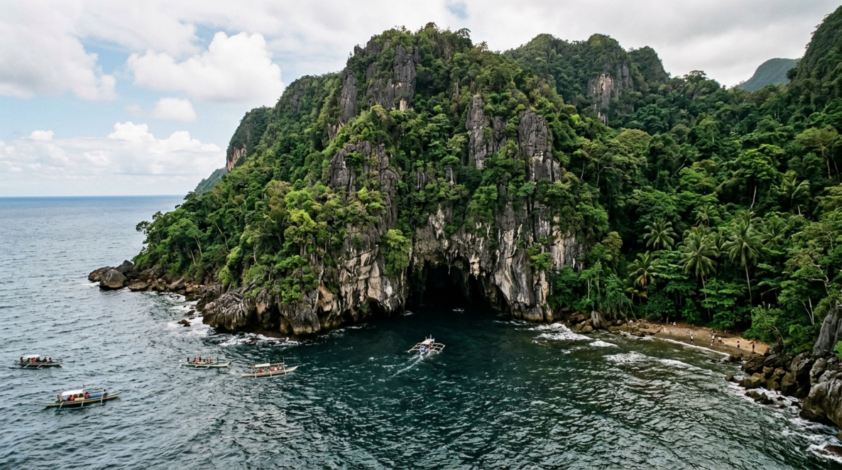 Um rio atravessa 8,2 quilômetros de caverna e termina diretamente no oceano enquanto a maré entra pela metade subterrânea do percurso