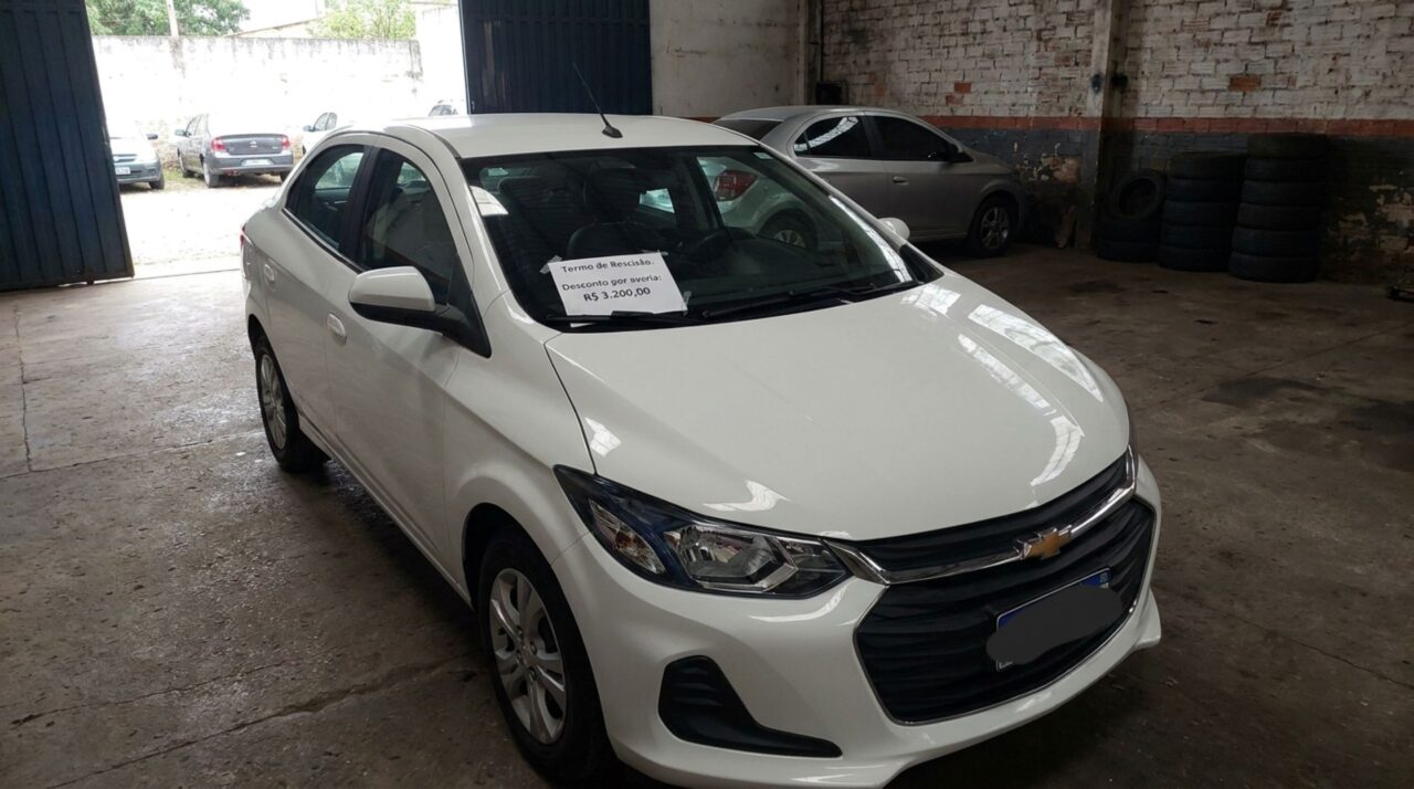 Motorista é demitido, entrega carro da empresa aparentemente sem avarias e descobre desconto de R$ 3.200 por amassado encontrado dias depois