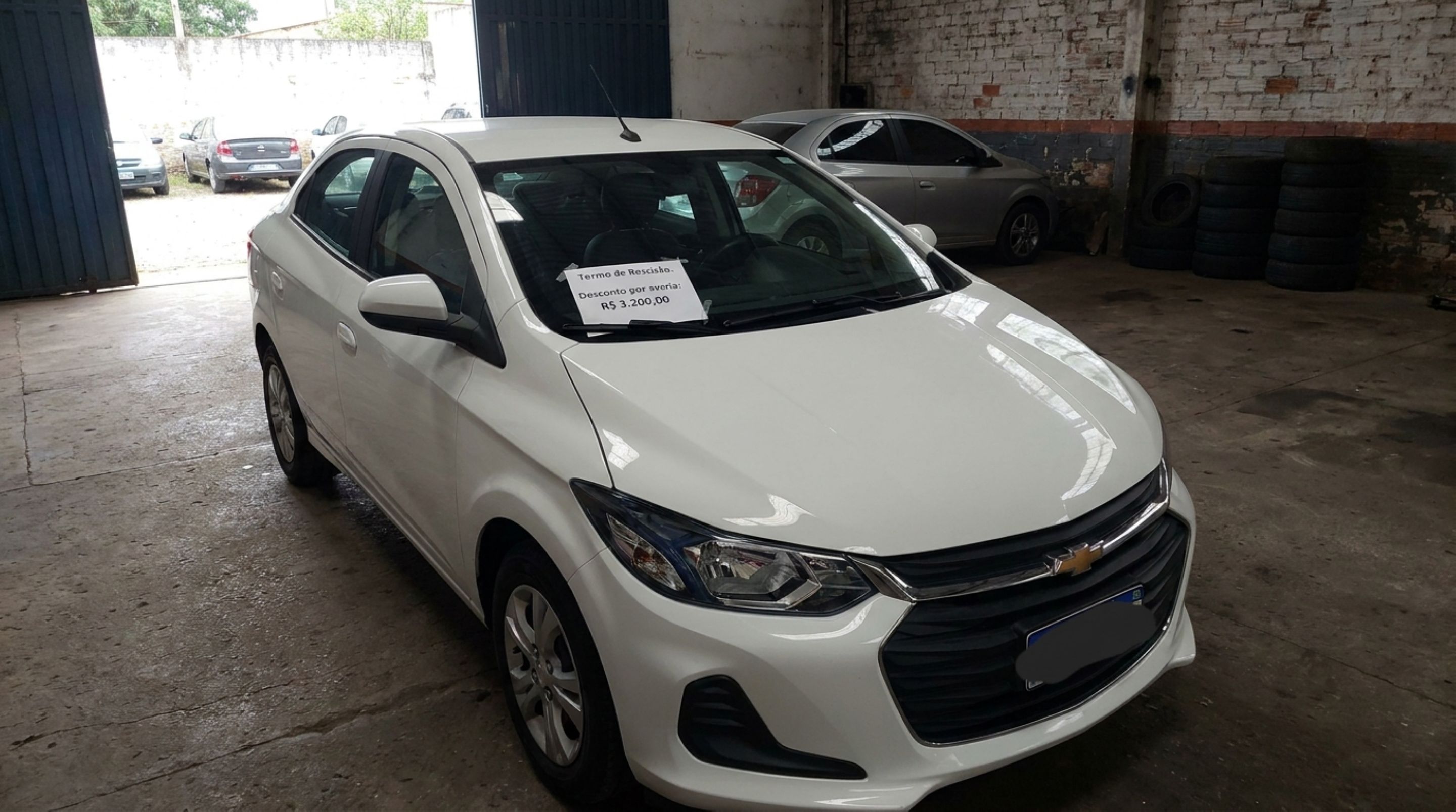 Motorista é demitido, entrega carro da empresa aparentemente sem avarias e descobre desconto de R$ 3.200 por amassado encontrado dias depois