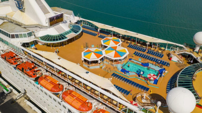 Cruzeiro da Royal Caribbean no Alasca é cancelado depois que passageiros já estavam a bordo