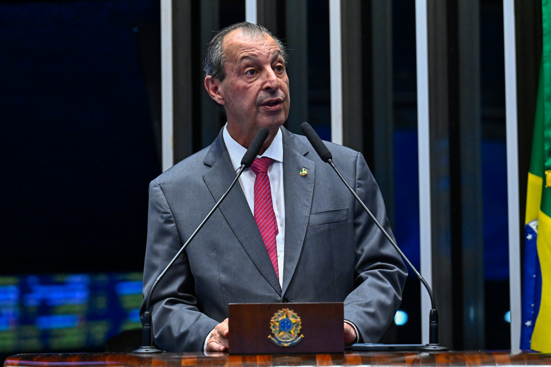 Omar Aziz prevê aprovação da PEC do fim da 6×1 nesta quarta - QTU Questões do Universo