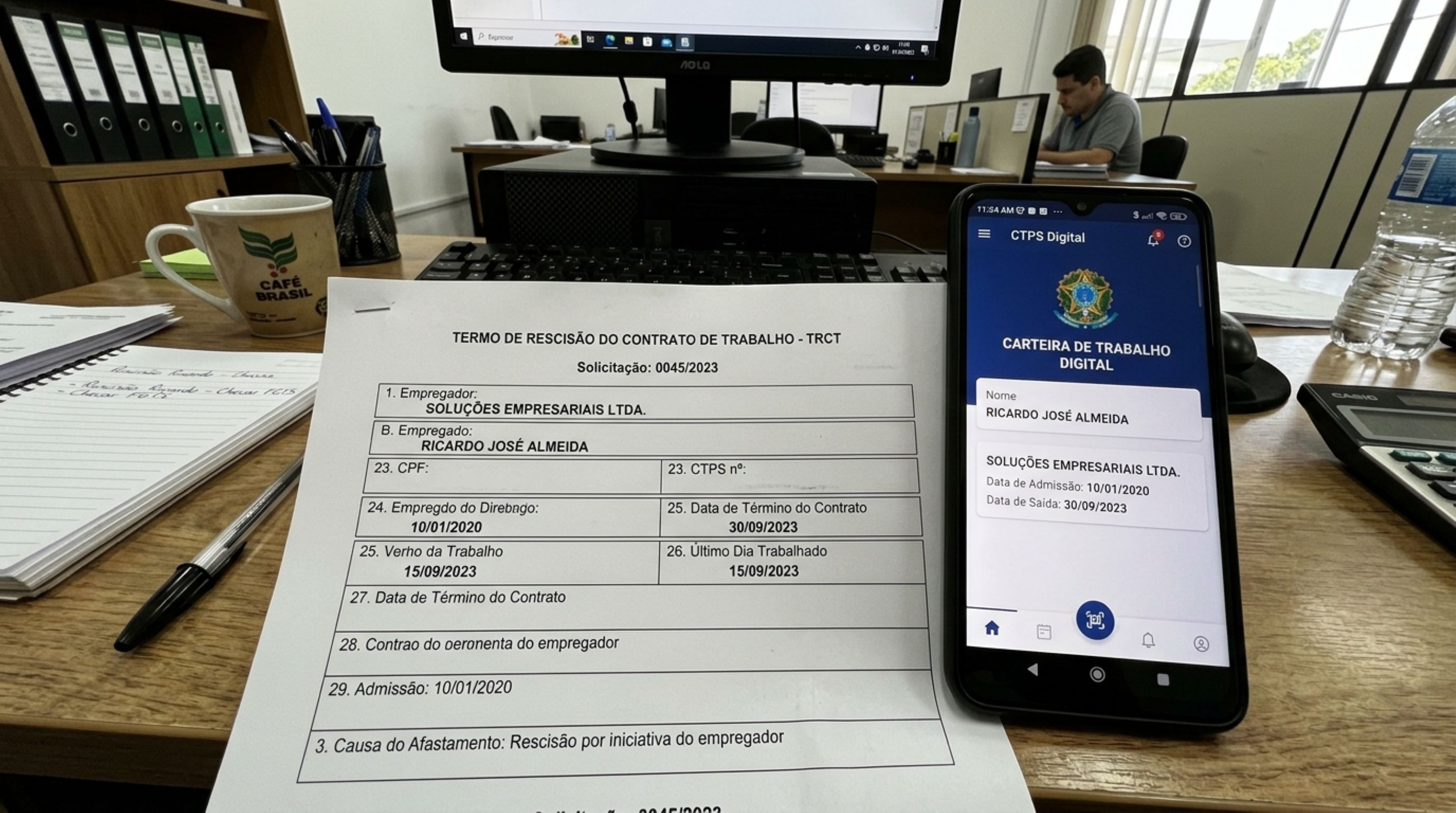 Trabalhador começa em novo emprego e encontra diferença entre o último dia trabalhado e a data da rescisão