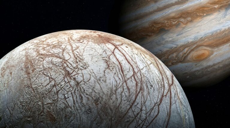 Europa esconde sob a superfície congelada um provável oceano global