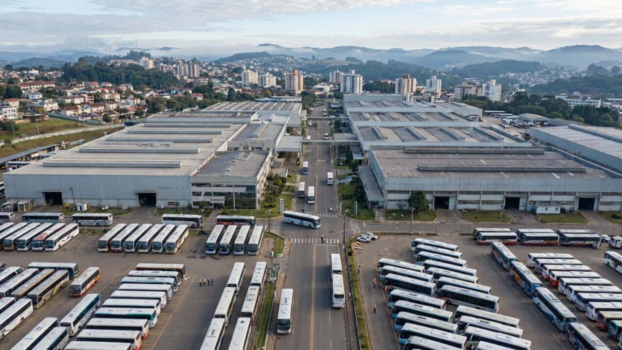 A cidade industrial no interior do Brasil que fabrica ônibus que circulam em mais de 140 países dos cinco continentes