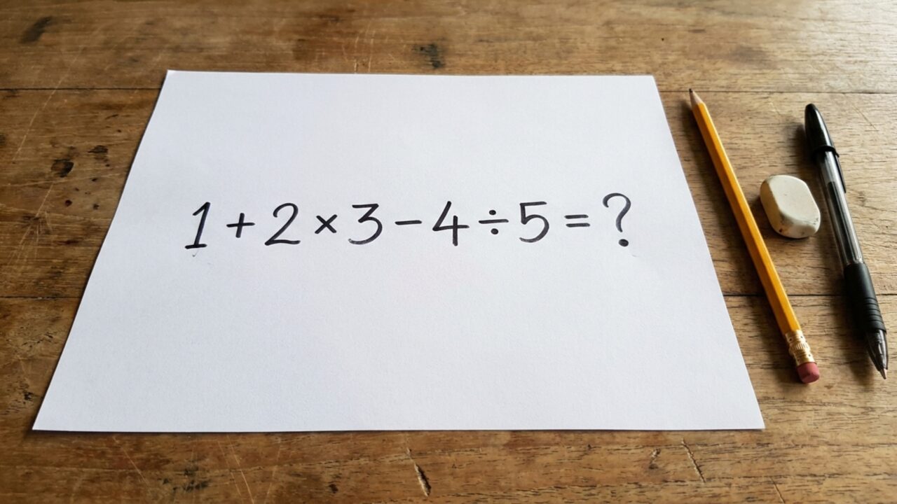 Resolva 1 + 2 × 3 − 4 ÷ 5 e teste se você consegue chegar ao resultado correto sem calculadora
