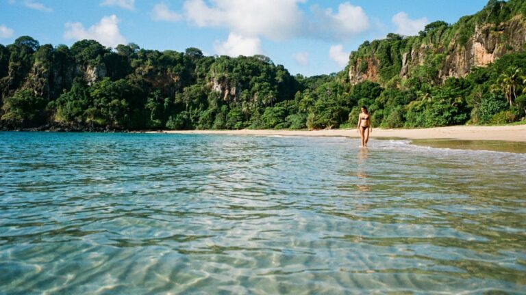 Fernando de Noronha chama atenção pela natureza preservada e pelo mar // IMAGEM ILUSTRATIVA