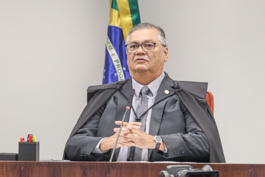 Crusoé: Andrei “limitou-se a cumprir” determinações de Moraes, diz Dino
