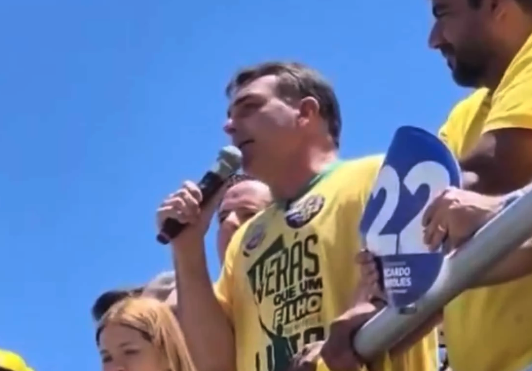 Flávio faz “chá revelação” para apontar Lula como “pai do Tigrinho”