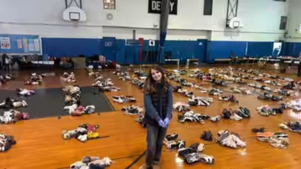Garota de 15 anos começou a colecionar sapatos depois da escola agora ela já colecionou 1.913 pares para pessoas necessitadas.