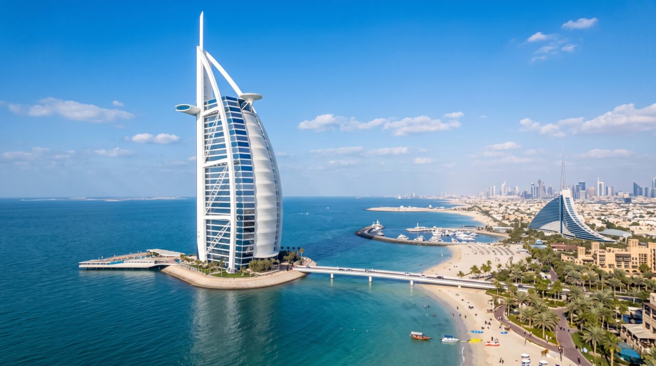 A história e os luxos do hotel Burj Al Arab em Dubai