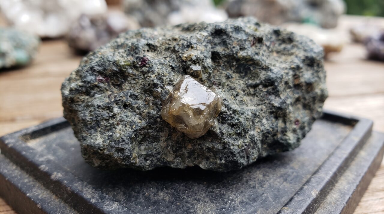 Estruturas geológicas raras e a formação de diamantes nas profundezas da Terra.
