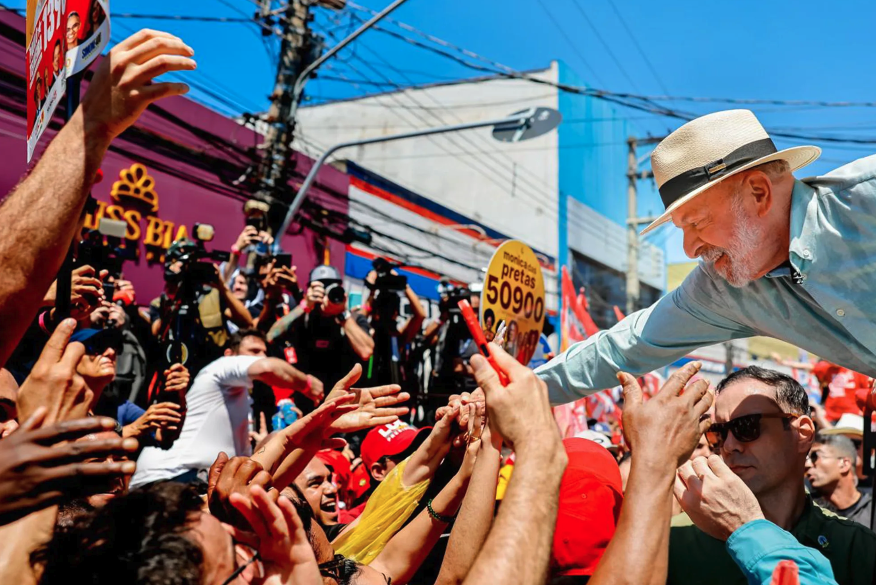 Comício de Lula toca “Nossa Senhora” em meio à fake news sobre Flávio