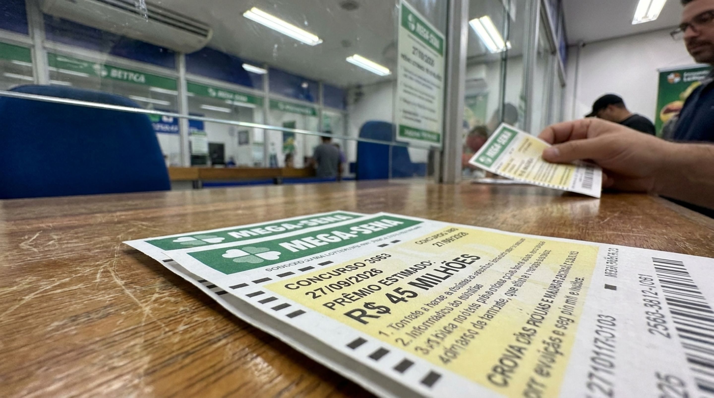 Mega-Sena paga R$ 45 milhões hoje e quem deixar a aposta para o dia perde o prazo simples