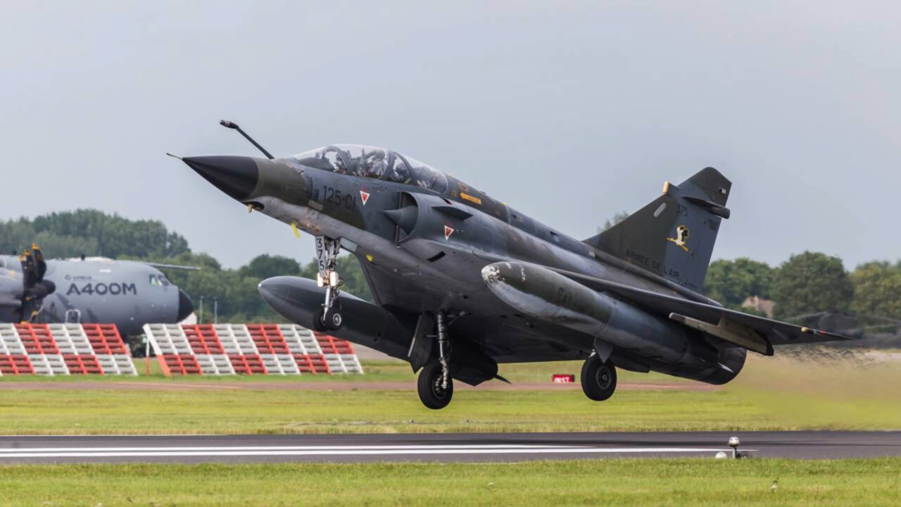 Brasil pagou €$ 80 milhões por 12 Mirage 2000 usados e, depois de 14 anos, FAB vendeu nove células sem condição de voo por US$ 452 mil em leilão internacional da FAB
