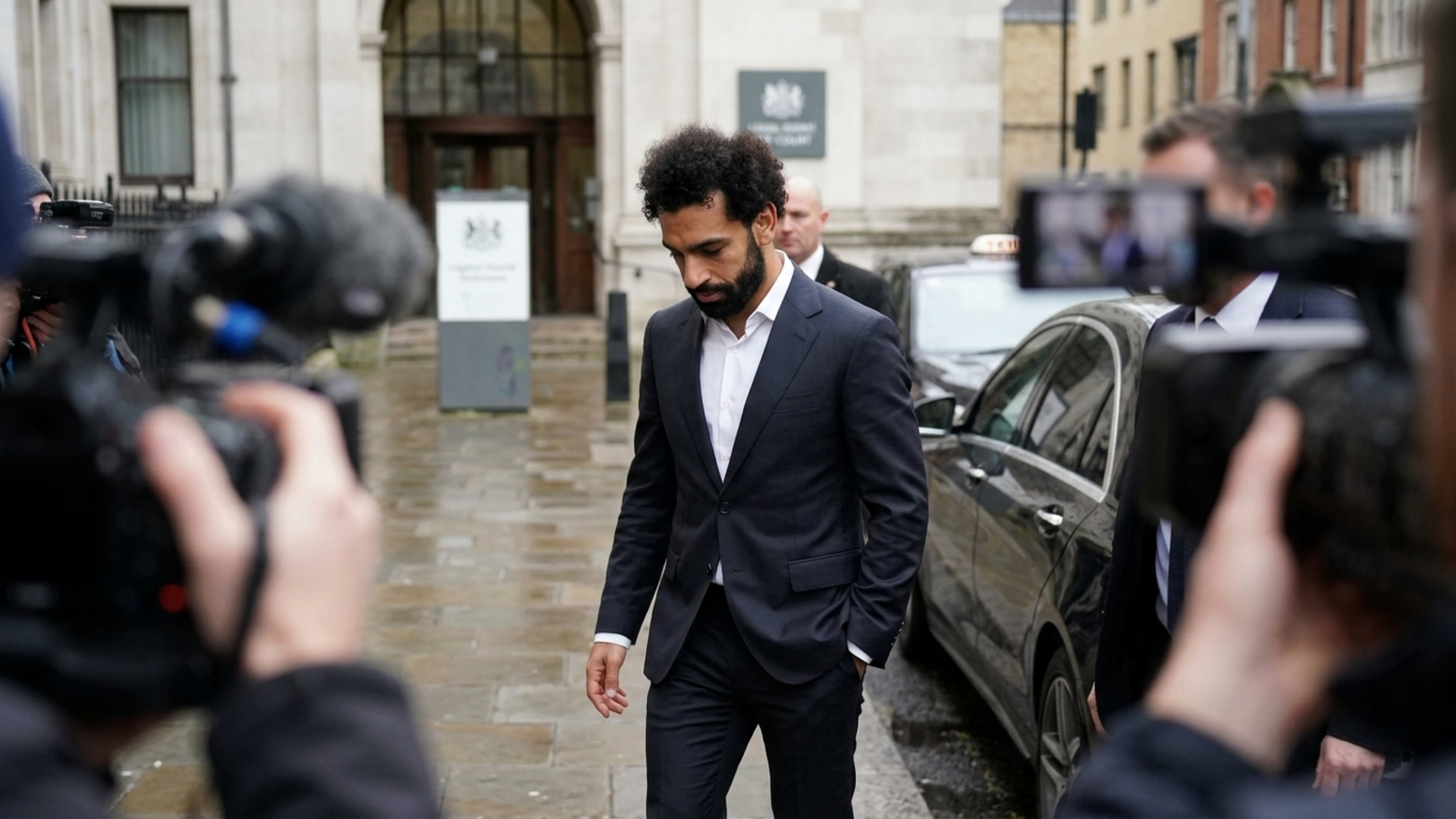 Mohamed Salah é proibido de dirigir na Grã-Bretanha por seis meses após ser flagrado acima da velocidade