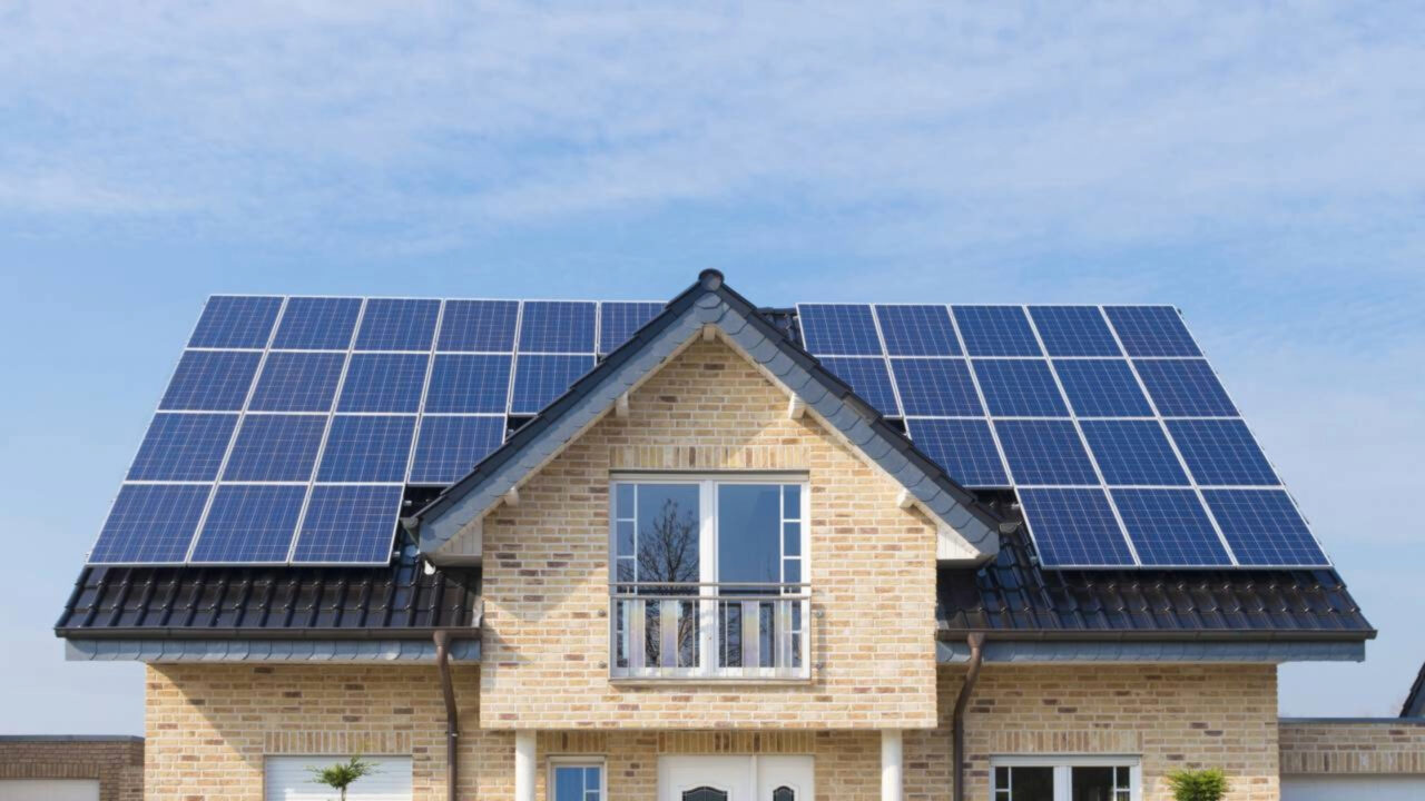 Novo regime do excedente solar o que muda em 2026 para quem já tem painéis solares