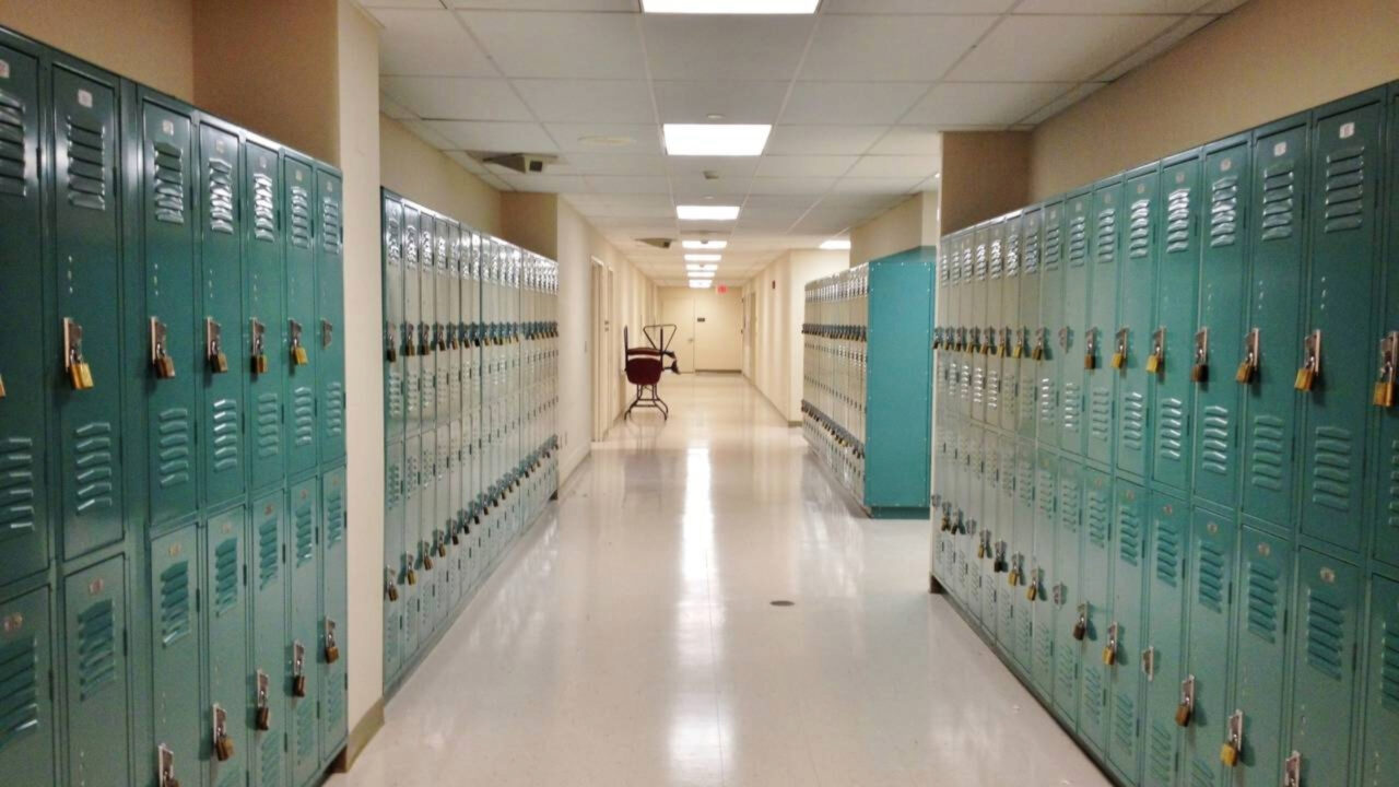 Oficial e confirmado Não haverá aulas na quinta-feira 10 e sexta-feira, 11 de setembro uma greve é decretada e os estudantes terão um fim de semana prolongado de cinco dias