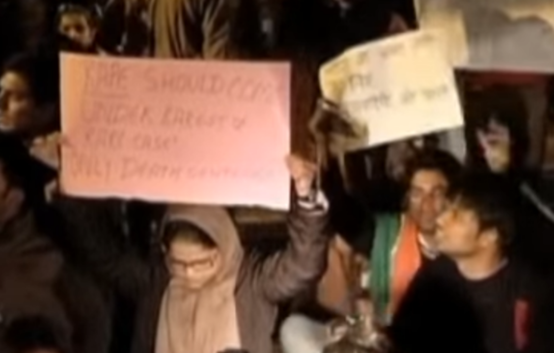 Estudantes protestam contra violência sexual na Índia