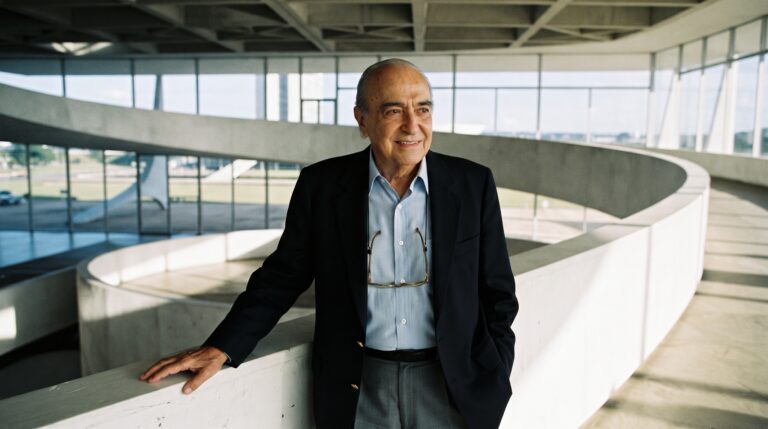 A história, os projetos marcantes e as frases de Oscar Niemeyer na arquitetura.