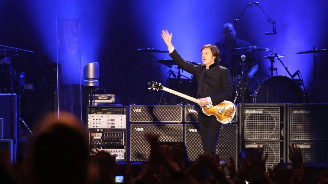 Paul McCartney e uma profunda reflexão sobre o humor Tristeza não é tristeza. É felicidade de jaqueta preta