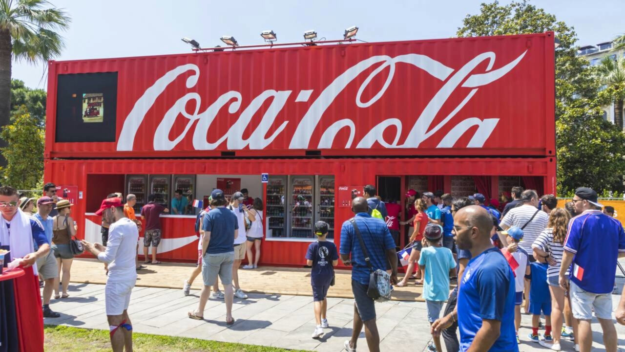 Coca-Cola fecha fábricas, demite cerca de 900 funcionários e intensifica mudança na produção de bebidas