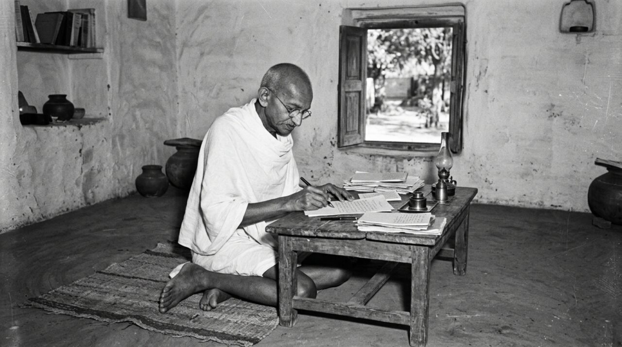 A reflexão sobre a vida de Mahatma Gandhi sobre a perseverança: "A força não vem de uma capacidade física, vem de uma vontade indomável."