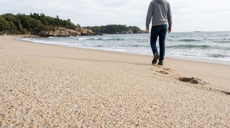 A areia seca da Singing Beach pode produzir um chiado característico quando é pisada