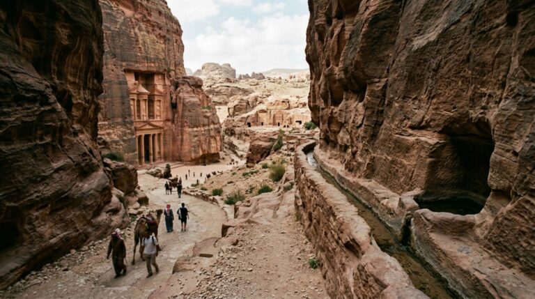 Petra integrou arquitetura e engenharia hidráulica em pleno ambiente árido