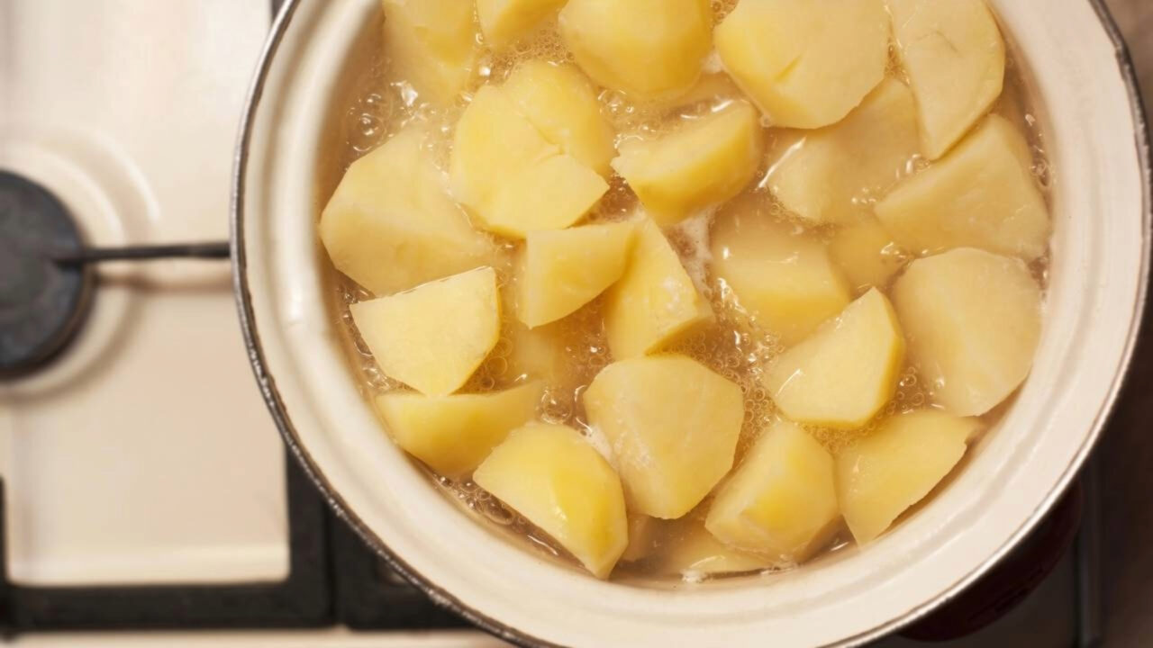 Recomendado pelos melhores chefs Um truque simples que vai melhor batatas