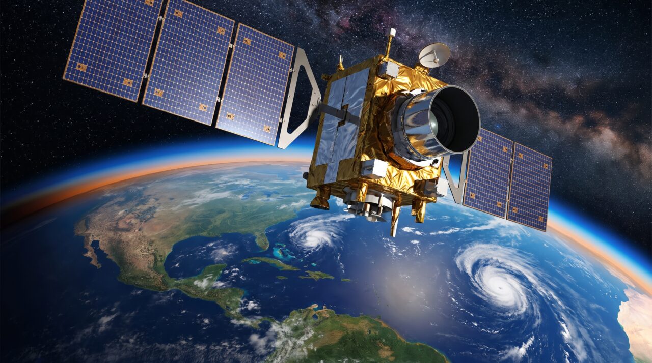 O lançamento do satélite indiano EOS-05 e sua capacidade de observação contínua da Terra em órbita geoestacionária