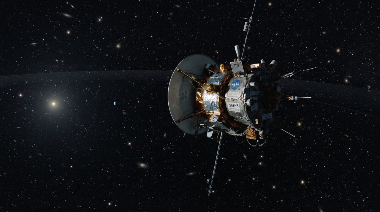 Cientistas cidadãos reativaram a sonda ISEE-3 da NASA há muito aposentada em 2014 e acionaram seus propulsores pela primeira vez em 27 anos mas o resgate não saiu como planejado