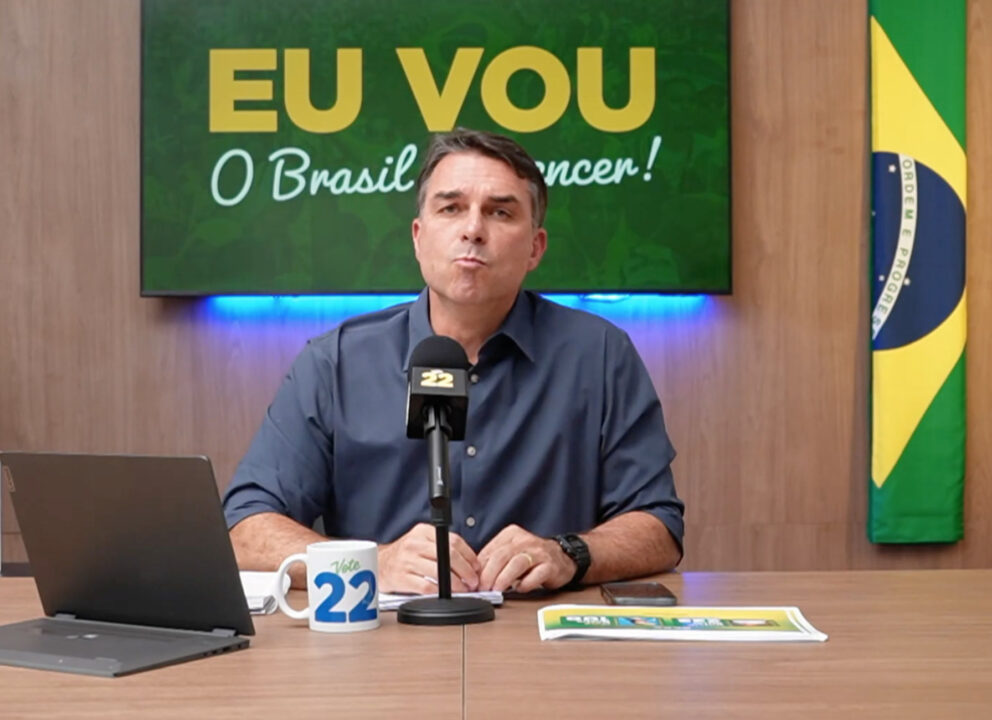 Flávio Bolsonaro pede a Dino fim do sigilo sobre caso “Dark Horse”