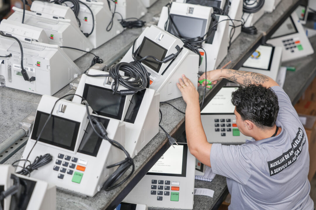 Embaixadas estrangeiras reforçam alertas de segurança às vésperas da eleição