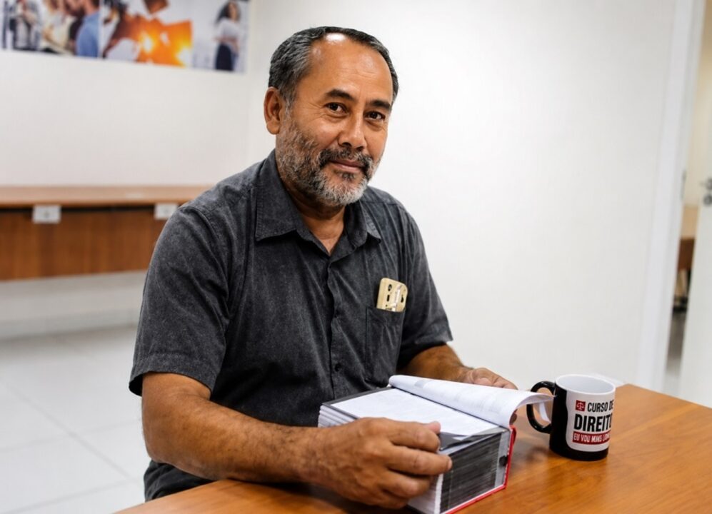 Pedreiro que fez própria defesa vai estudar direito