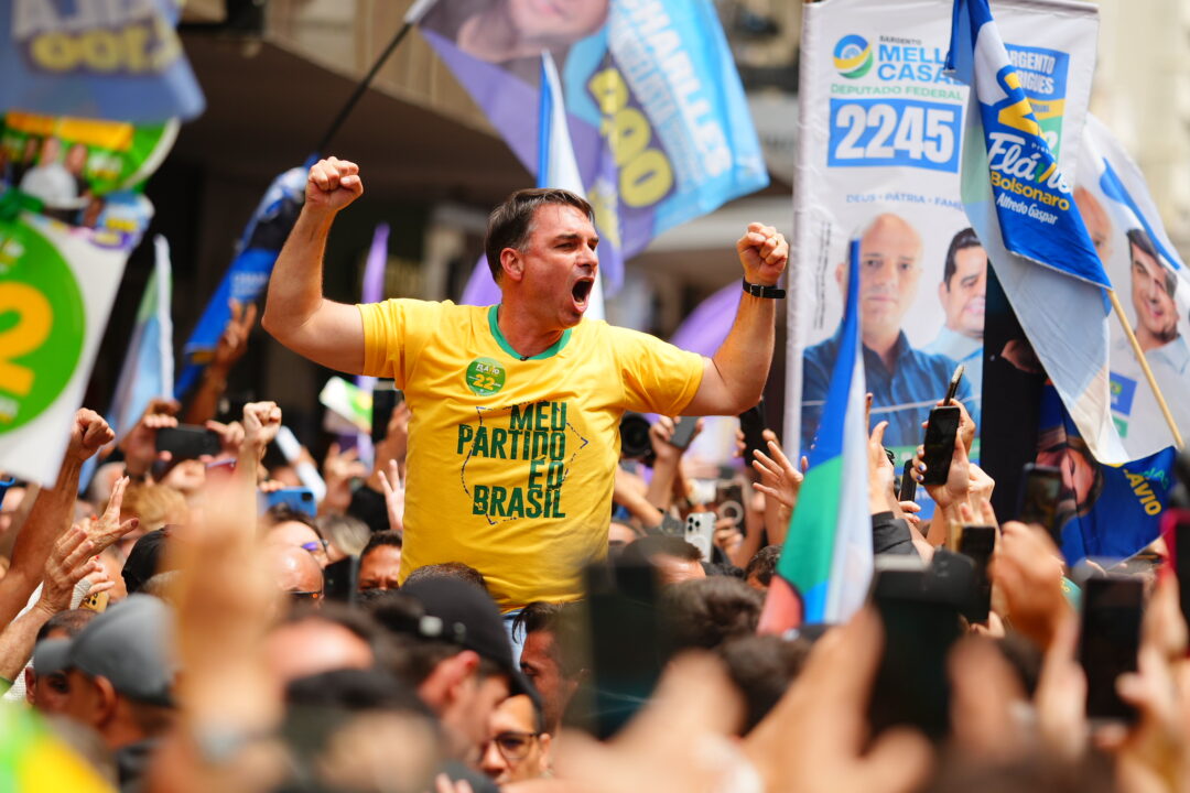 Crusoé: Onde Flávio Bolsonaro está ganhando força