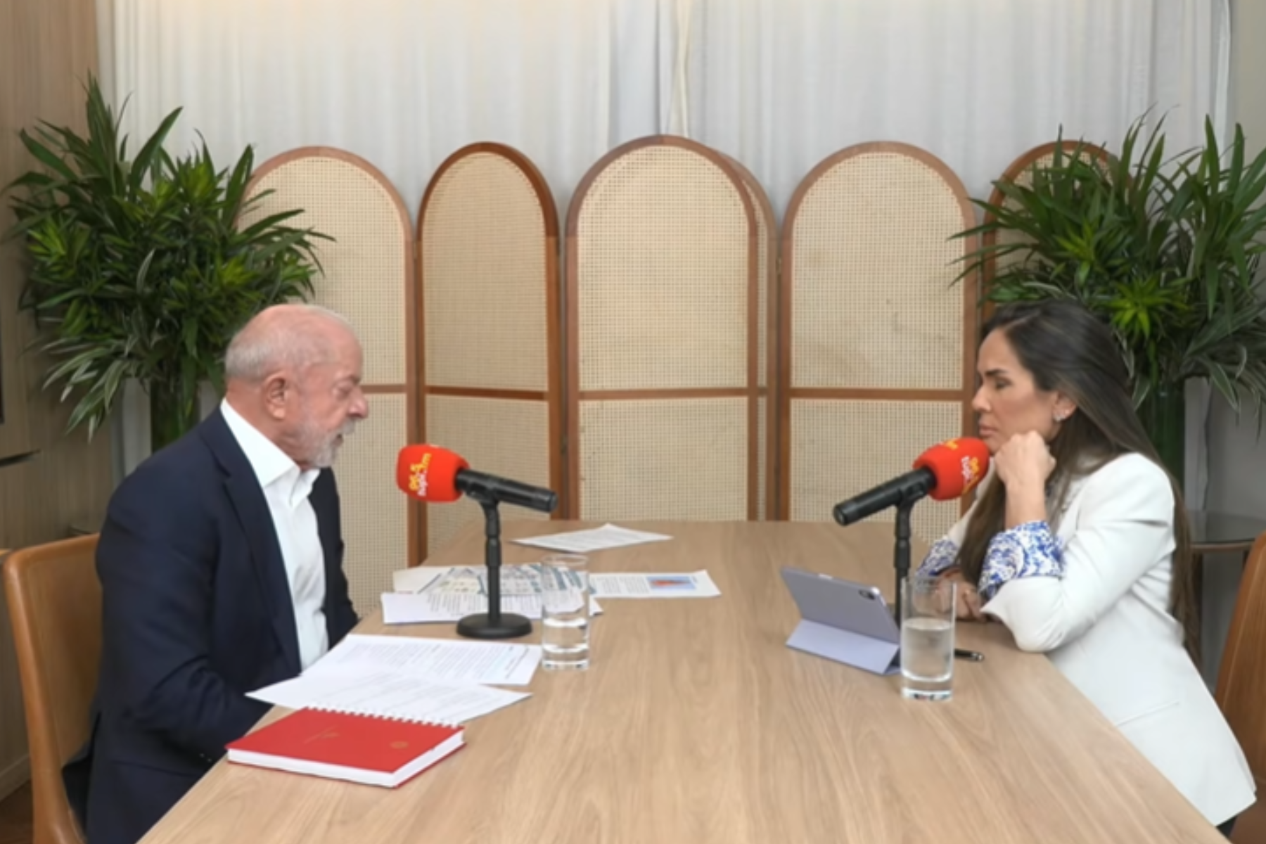 Lula joga Master no colo de Bolsonaro, mas ex-líder de seu governo é investigado