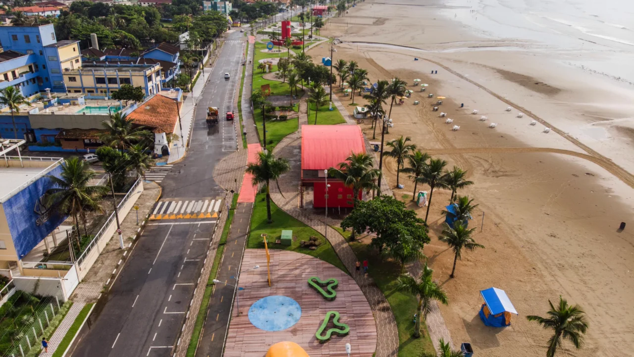 Bertioga reúne praias tranquilas, áreas verdes e bairros próximos ao mar // Créditos: Wikipedia / Wikimedia Commons