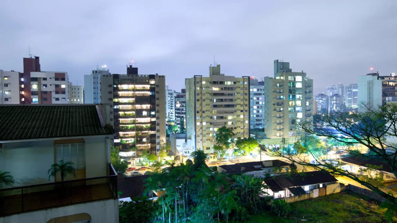 Joinville reúne áreas verdes, bairros e forte atividade urbana // Créditos: depositphotos.com / tifonimages