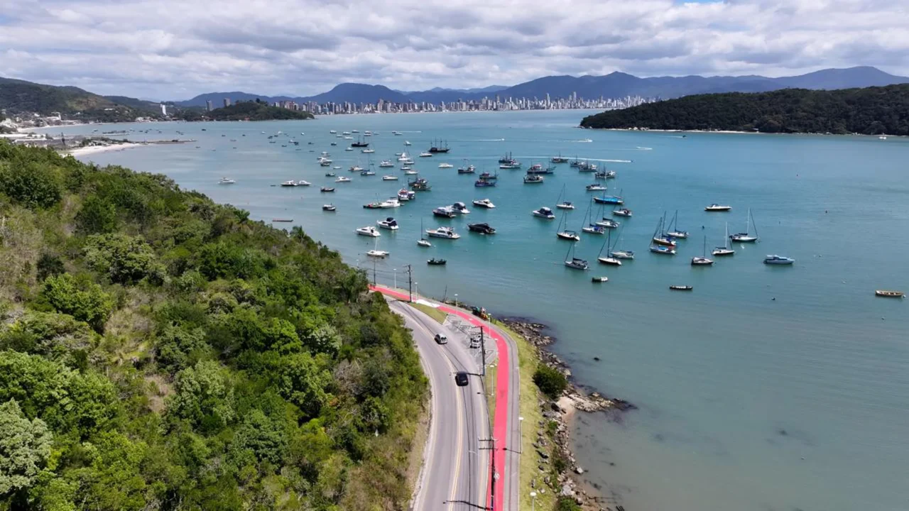 Porto Belo reúne praias tranquilas, mar claro e áreas residenciais próximas ao litoral // Créditos: depositphotos.com / Cristian_Lourenco