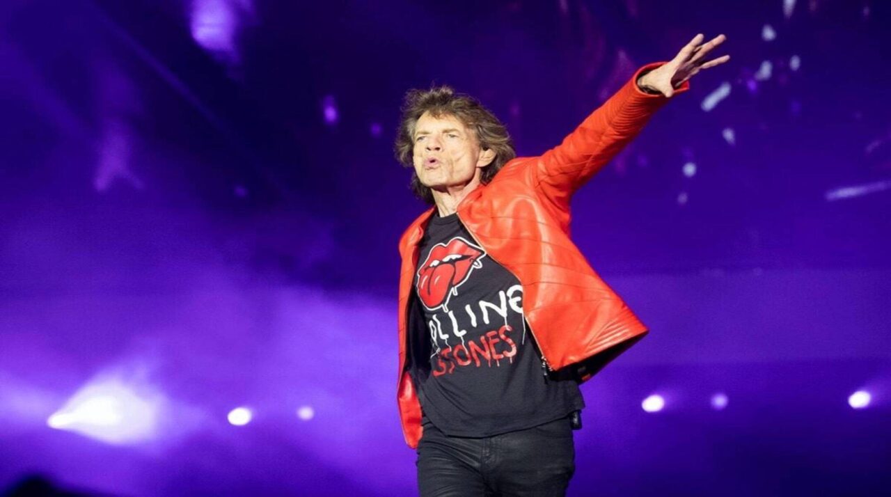 Mick Jagger, aos 83 anos: “Eu treino seis dias por semana, corro 12 quilômetros diariamente e como muito.”