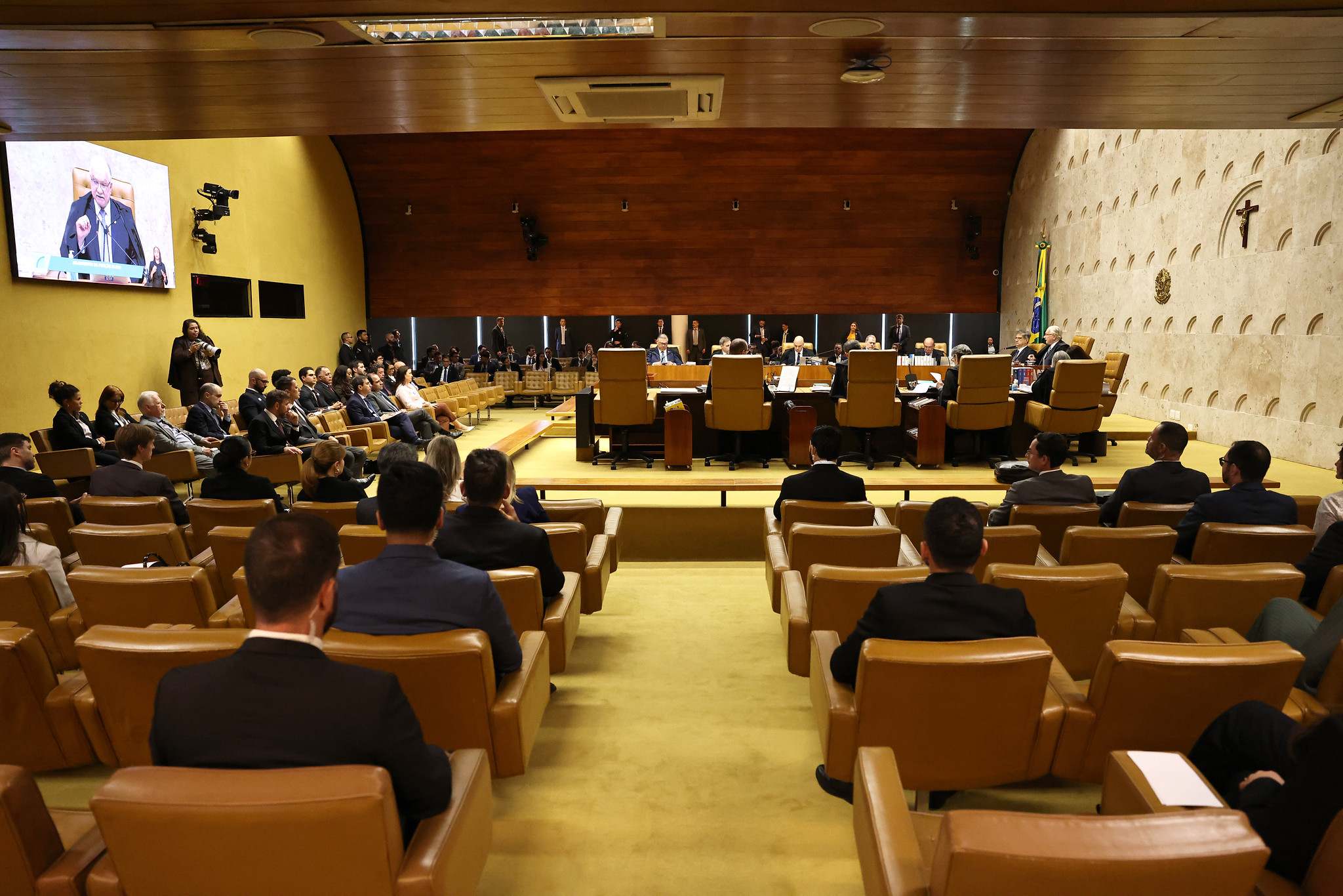 Datafolha: 38% dizem que crise do STF prejudica campanha de Lula