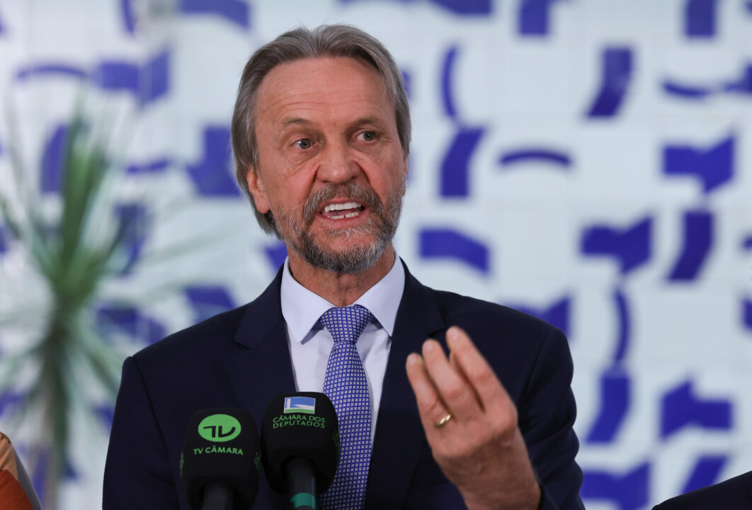 Crusoé: Mais um projeto petista contra liberdade de expressão